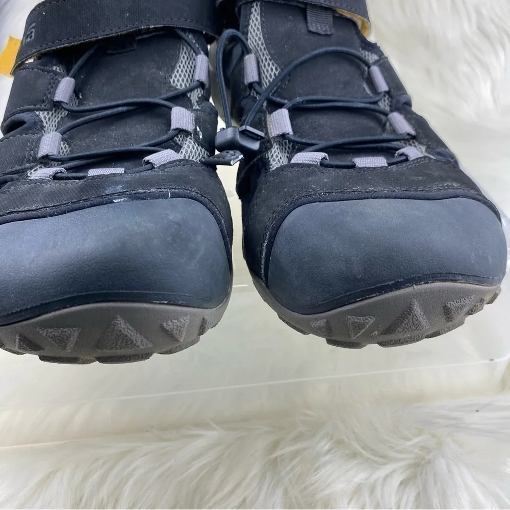 TEVA HIKING SANDALS SIZE 10 MAN